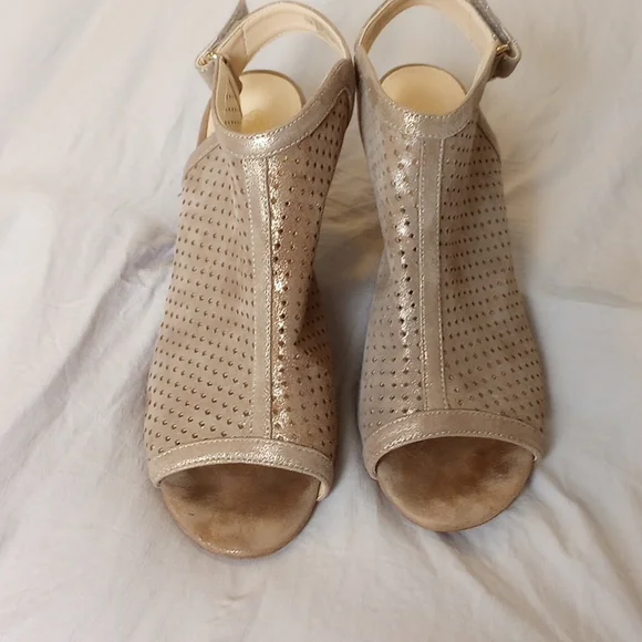 Isola Heels - Picture 3 of 11